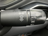 操作しやすい位置に配置されたウインカーレバー。スムーズな操作で、安全な車線変更をサポートします。