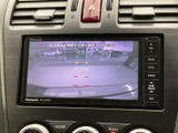 後方確認をサポートするモニターは、安全な運転に欠かせません。狭い道や駐車時にも、より安心してお車を操作できます。