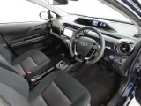 シンプルで使いやすいデザインの運転席です。