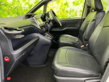 運転しやすいように配置された操作系は、直感的に操作できます。快適なドライビングをサポートする、機能的な空間です。