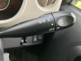 操作しやすいウインカーレバーで、安全な車線変更をサポートします。直感的に操作でき、運転に集中できますね。