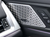 ハーマンカードンのカースピーカーは良質な音を届けると同時に、その先にある車内空間における上質な&ldquo;音楽体験&rdquo;も提供している。