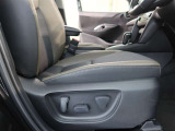パワーシート搭載。微妙な調整が手軽にでき、ピッタリなポジションで運転することが可能です。