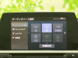 お好みの音楽に合わせて、ドライブをより一層楽しく。CDやSDカード、ラジオなど、様々なメディアに対応しています。