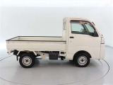 納車1カ月後には無料1カ月点検をご用意しています。車検や12カ月点検、オイル交換などのアフターメンテナンスも県内50店舗の整備工場におまかせください。