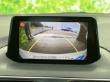 後方確認をサポートするモニター画面。駐車時や狭い道での運転をより安全に行えます。運転に自信がない方にもおすすめです。