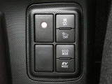 EVドライブモードで、早朝・深夜や屋内の駐車場などで、エンジン音や排気ガスを気にすることなく走れます。