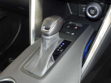 電動パーキングブレーキ・ブレーキホールドを装備してます。ホールド機能は信号待ちが多い一般道で疲労軽減になり、大好評です!