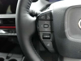 ステアリングスイッチ付き。手を離さずにさまざまな操作が可能です。