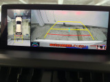 【パノラミックビューモニター】専用のカメラにより、上から見下ろしたような視点で360度クルマの周囲を確認することができます☆死角部分も確認しやすく、狭い場所での切り返しや駐車もスムーズに行えます。