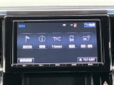 高精細なディスプレイが、運転に必要な情報を分かりやすく表示。快適なドライブをサポートするオーディオ機能も充実しています。