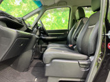 運転しやすいように配置された操作系は、直感的に操作できます。快適な運転をサポートする空間です。