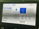 お気に入りの音楽をクリアな音質で。Bluetooth接続でスマートフォンとの連携も可能です。