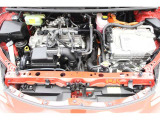 エンジンルームの樹脂部分は丁寧に磨いてツヤをだしています。当社の中古車のエンジンルームクリーニングはとても自信があります★