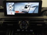 純正ナビ付です。もちろん車両後方を表示するバックガイドモニターが付いていて車庫入れ安心!