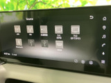 多彩なソースに対応し、車内でのエンターテイメントを充実。音楽やラジオを楽しみながら、快適なドライブをお手伝いします。