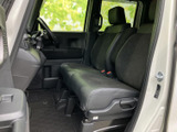 3列目シートも十分な広さを確保。大人数でもゆったりと乗車できます。レジャーや旅行にも最適です。家族みんなで出かけよう。