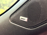 【BOSEサウンドシステム】メーカーオプションの高品位サウンドシステムを搭載。専用のチューニングが施された大小様々なスピーカーから良質なサウンドが奏でられ、臨場感あふれる音響空間を演出します。