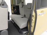 当店には悪天候でもゆっくりとお車をご覧いただくことができる大型の屋根がございますので、雨天時でもご安心してご来店ください。