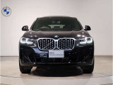 BMW代表的な特徴のキドニーグリル。BMWのすべてのモデルに採用され、BMWらしさを強調しております。