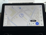 高精細な地図表示で、目的地までスムーズなナビゲーションをサポート。運転に集中しながら、安心のルート案内を実現します。