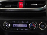 車内を快適に、オートエアコンを装備しています。