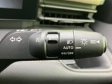 操作しやすい位置に配置されたウインカーレバー。スムーズな操作で、安全な車線変更をサポートします。使いやすさを追求した設計です。