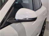 【BMWミラー】視認性の高いスタイリッシュなミラー。自動防眩機能も付いており夜間のドライビングをサポートします。