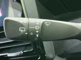 雨の日の視界を確保し、安全な運転をサポートします。操作も簡単で、すぐに使いこなせます。悪天候時でも安心です。