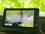 狭い道や駐車場での運転をサポート。後方の状況を画面で確認できるので、安全に駐車できます。運転に自信がない方にもおすすめです。