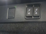 【ステアリングスイッチ】ハンドルを握ったままで各種装備の設定・オーディオの操作が可能。この快適さ、やめられません!