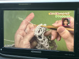 お車でお待ち合わせの時間にも、TVで番組を楽しめます。停車中に映像を視聴できる機能で、快適な時間を過ごせます。