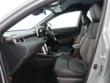高いホールド性で運転姿勢が安定します。長距離ドライブでも疲れにくいのが魅力です。快適なドライビングライフをお送りください♪