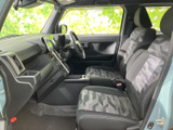 運転に必要な操作系が、手に届く範囲に配置され、安全運転をサポート。快適なドライブをサポートする空間です。