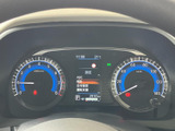 見やすいメーターパネルで、速度や回転数を一目で確認できます。運転に必要な情報を的確に把握し、安全運転をサポートします。