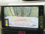 【バックカメラ】駐車時に後方がリアルタイム映像で確認できます。大型商業施設や立体駐車場での駐車時や、夜間のバック時に大活躍!運転スキルに関わらず、今や必須となった装備のひとつです!