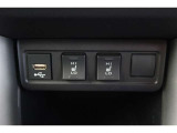 【シートヒーター】運転席、助手席ともにシートヒーター装備です。寒い朝、車内が暖まるのを待たずに快適に出発できます♪気持ちよく1日が始まります。