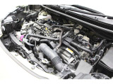 エンジンルームの樹脂部分は丁寧に磨いてツヤをだしています。当社の中古車のエンジンルームクリーニングはとても自信があります★