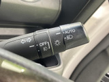 操作しやすいウインカーレバーで、スムーズな車線変更をサポートします。オート機能も搭載で、運転の負担を軽減します。