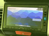 お好みの音楽をクリアな音質で楽しめます。様々なメディアに対応し、ドライブタイムをより一層盛り上げます。