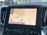 目的地までスムーズに案内。高精細な地図表示で、運転中の安心感を高めます。初めての道でも、不安なくドライブを楽しめます。