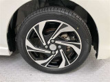 純正のアルミホイール装着。タイヤサイズは165/55R15