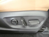 運転席パワーシート搭載。微妙な調整が手軽にでき、ピッタリのポジションで運転することが可能です。