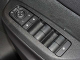 電動格納式ドアミラー・パワーウインドウを装備しています。