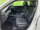 運転に集中できるシンプルなデザインの室内。必要な情報を的確に表示するメーター類は、運転をサポートします。快適なドライビングを。