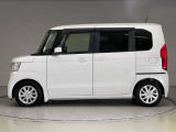【ユーカーズ浜線へようこそ】屋根付駐車場なので、雨でもゆっくり車をご覧いただけます!当社は、新車、中古車、サービス工場と併設しております。トラブル時も安心です!