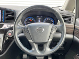 【純正革巻きステアリング】上質な革を使用することで、手にしっかり馴染みとても運転しやすいハンドルです♪