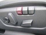 運転席・助手席にシートヒーター装備済でございます!