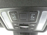 【電動スライドドアボタン】 車内からも開閉可能なスライドドアスイッチが付いています☆ (^_-)-☆ お荷物を抱えてドアが開けられないなんて事もありますよね!そんなお連れ様にも喜ばれる♪親切な機能です