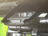 【トヨタセーフティセンス】走行中に前方の車両等を認識し、衝突しそうな時は警報とブレーキで衝突回避と被害軽減をアシスト。より安全にドライブをお楽しみいただけます。